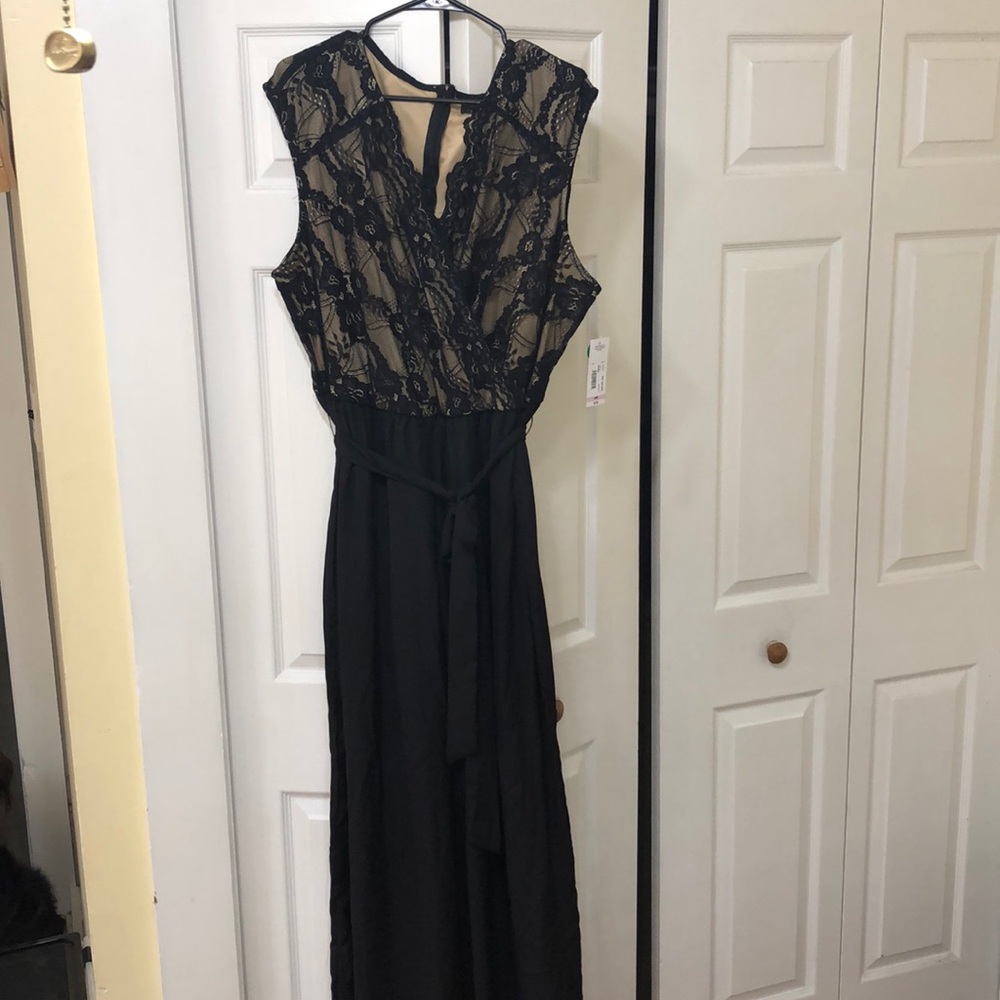 Worthington Woman Black and Nude Jumpsuit 🖤